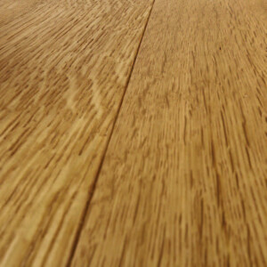15 mm  x 18,9 x 186 cm Floorentino Blacklabel, Eiche Poel, 3-Schichtparkett,
1-Stab Landhausdiele, Rustikal,
farblos geölt, rundum gefast, gebürstet,
mit Drop Down - Verbindung,
Nutzschicht ca. 4,0mm
VE = 8 Stk. / 2,812 m² - Palette = 40 Pak. / 112,493 m²