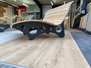 Das Waldsofa, Motiv: Kreise (Holz: Kan. Lärche), 2 Untergestelle aus + Beschichtung / Oberfläche Grundiert + Pulverbeschichtet - DB 703 Anthrazit, Format ca.: B 148 cm x H 50,5 / 107 cm x T 152 cm