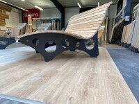 Das Waldsofa, Motiv: Kreise (Holz: Kan. Lärche), 2 Untergestelle aus + Beschichtung / Oberfläche Grundiert + Pulverbeschichtet - DB 703 Anthrazit, Format ca.: B 148 cm x H 50,5 / 107 cm x T 152 cm