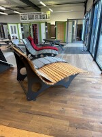 Das Waldsofa, Motiv: Kreise (Holz: Kan. Lärche), 2 Untergestelle aus + Beschichtung / Oberfläche Grundiert + Pulverbeschichtet - DB 703 Anthrazit, Format ca.: B 148 cm x H 50,5 / 107 cm x T 152 cm