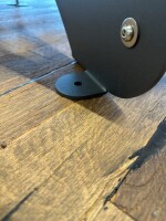 Das Waldsofa, Motiv: Kreise (Holz: Kan. Lärche), 2 Untergestelle aus + Beschichtung / Oberfläche Grundiert + Pulverbeschichtet - DB 703 Anthrazit, Format ca.: B 148 cm x H 50,5 / 107 cm x T 152 cm