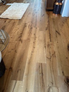 14 x 190 x 1900 mm Eiche Floorentino Helgoland lebhaft, 1-Stab Landhausdiele, farblos geölt, gebürstet, 4-seitig gefast, Stoßlängen im Paket vorhanden, Deckschicht ca. 3 mm, Drop Down, VE = 8 Stk. / Palette = 40 Pakete, Paket a 2,888 qm