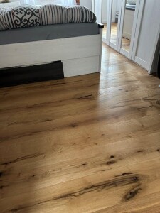 14 x 190 x 1900 mm Eiche Floorentino Lebhaft, 1-Stab Landhausdiele, farblos geölt, gebürstet, 4-seitig gefast, Stoßlängen im Paket vorhanden, Deckschicht ca. 3 mm, Drop Down, VE = 8 Stk. / Palette = 40 Pakete "Auslaufartikel / 5 Pakete "