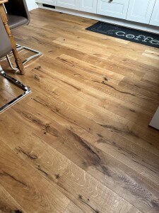 14 x 190 x 1900 mm Eiche Floorentino Lebhaft, 1-Stab Landhausdiele, farblos geölt, gebürstet, 4-seitig gefast, Stoßlängen im Paket vorhanden, Deckschicht ca. 3 mm, Drop Down, VE = 8 Stk. / Palette = 40 Pakete "Auslaufartikel / 5 Pakete "