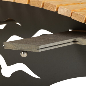 Das Waldsofa / Motiv: Sonne + Möwen, Auflage aus Kan. Lärche geh., 2 Untergestelle Stahl + Beschichtung / Oberfläche Grundiert / Pulverbeschichtet - DB 703 Anthrazit, Ablagedielen gegen Aufpreis, Format ca.: B 148 cm x H 50,5 / 107 cm x T 152 cm