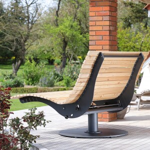 Das Waldsofa / Drehliege mit Kippfunktion, Auflage aus Kan. Lärche Latten gehobelt, 2 Untergestelle aus 5 mm Stahl / Oberfläche Grundiert / Pulverbeschichtet - DB 703 Anthrazit, Format ca.: B 148 cm x H 120 cm x T 150 cm