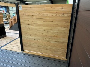 180 x 180 cm VivaView® Nadelholz-Steckzaun-Set Nordstrand DUO, Rhombus-/Rundprofil in europäischer Lärche, unbehandelt, Set bestehend aus: 20 N&F-Profilen 28 x 95 x 1778 mm x 1778 mm 1 oberes Nadelholz-Profil 28 x 80 x 1778 mm Art.- Nr.: NSDU1