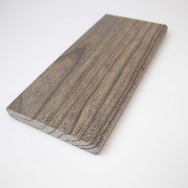 26 x 68 mm Accoya Rhombusleiste GREY (acetylierte Pinus Radiata aus Plantagenanbau) Accoya Grey - grau, Schmalseiten 15° schräg, Sichtseite gehobelt, Länge: 240 - 300 - 360 - 420 & 480 cm Abr. qm - TÜ-131