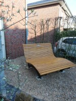 Das Waldsofa / Wellenliege, Motiv: Kreise (Holz: TMT Mod. Fichte), 2 Untergestelle aus + Beschichtung / Oberfläche Grundiert + Pulverbeschichtet - DB 703 Anthrazit, Format ca.: B 148 cm x H 50,5 / 105 cm x T 152 cm, Aktion: 999,- €