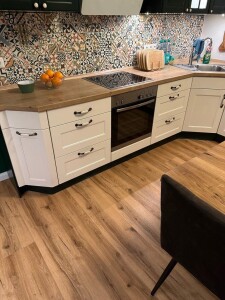 5,5 x 225 x 1220 mm Floorentino Design Vinyl Landhausdiele Comfort Klick "Erica" Drop Down incl. Trittschall, 0,55 mm Nutzschicht, Synchronprägung, Pak. 8 St. / 2,196 qm, Palette: 105,41 qm