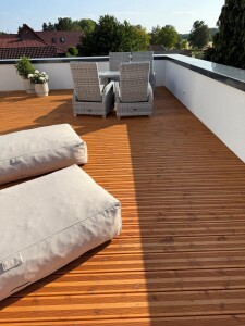 27 x 145 x 5100 mm nord. Polarkiefer, eins. Franz.-Profil / eins. Glatt gehobelt, naturbelassen / roh, (HF 18% +/- 2%), DK3, Wachstumsgebiet Nordfinnland / Polarkreisnähe (Eingabe bei Bestellung / Menge = Lfm.)