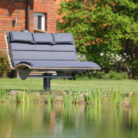 Das Waldsofa / Drehliege mit Kippfunktion, Auflage aus Accoya Latten gehobelt, 2 Untergestelle aus 5 mm Stahl + Beschichtung / Oberfläche Grundiert / Pulverbeschichtet - DB 703 Anthrazit, incl. 2 Ablagedielen, Format ca.: B 148 cm x H 120 cm x T 150 cm