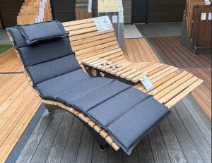 Waldsofa-Sonderpreis, Motiv: Kreise (Holz: Kan. Lärche), 2 Untergestelle aus + Beschichtung / Oberfläche Grundiert + Pulverbeschichtet - DB 703 Anthrazit, Format ca.: B 148 cm x H 50,5 / 107 cm x T 152 cm (Mindestabnahme: 10 Stück)