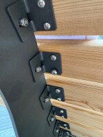 Das Spezial-Waldsofa, Motiv: Kreise (Holz: sib. Lärche), 2 Untergestelle aus + Beschichtung / Oberfläche Grundiert + Pulverbeschichtet - DB 703 Anthrazit, Format ca.: B 148 cm x H 50,5 / 107 cm x T 152 cm
