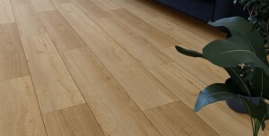 5,5 x 228 x 1524 mm Designboden XL Landhausdiele Rigid-Comfort Palma" incl. Trittschall, 0,55 mm Nutzschicht, FoldDown, Synchronprägung, Lackierte V-Fase, Pak. 8 St. / 2,78 qm (Gewicht: 24,46 kg/Pak.), Palette: 189,02 qm, Art.-Nr.: DB21005