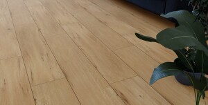 5,5 x 228 x 1524 mm Designboden XL Landhausdiele Rigid-Comfort "Porto" incl. Trittschall, 0,55 mm Nutzschicht, FoldDown, Synchronprägung, Lackierte V-Fase, Pak. 8 St. / 2,78 qm (Gewicht: 24,46 kg/Pak.), Palette: 189,02 qm, Art.-Nr.: DB21002