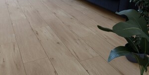 5,5 x 228 x 1524 mm Designboden Landhausdiele Rigid-Comfort "Dublin" incl. Trittschall, 0,55 mm Nutzschicht, Verlegesystem: FoldDown, Synchronprägung, Lackierte Microfase, Pak. 8 St. / 2,78 qm (Gewicht: 24,46 kg/Pak.), Palette: 189,02 qm