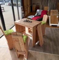 Bar-Set Plön Lärche/Douglasie groß 1x Tisch groß, 4x Hocker, alles rustikal geh. (ohne 4x Lehne), Wir empfehlen zusätzlich Holzschutz & Aceton gegen Harzaustritt, Gewicht: 115 kg, Art.-Nr.: 84007001 / JO