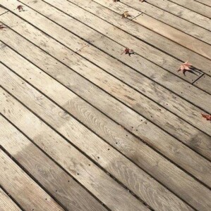 23 x 118 mm Robinie Terrassendiele ungedämpft, DK 1-2, technisch getr. Ca. 13-15%, fein geriffelt, in der länge keilgezinkt, Länge: 400, 500 & 600 cm (Eingabe bei Bestellung / Menge = Lfm.) - Abverkauf