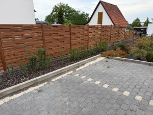 180 x 180 cm Prima Nova Bangkirai Rechteck-Bretterzaun PN001, Bretter gehobelt 15 x 68mm Querriegel 15 x 58mm, V2A verschraubt, DC 2