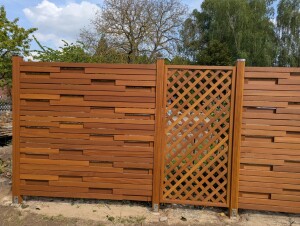 180 x 180 cm Prima Nova Bangkirai Rechteck-Bretterzaun PN001, Bretter gehobelt 15 x 68mm Querriegel 15 x 58mm, V2A verschraubt, DC 2