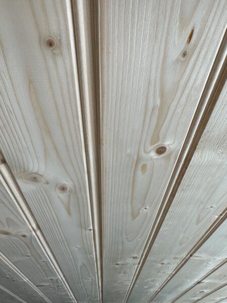 14 x 96 mm Kanadische Lärche Stabprofil / Sachsenprofil (z.B. Lambris / Lamperie), u/s hobelfallend nachsortiert, Deckbreite: 88 mm, Mögl. Längen: 305-366-427-488-549 & 610 cm nach Verfügbarkeit (Abnahme volle Bunde: 10 St.)