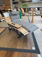 Das Einsitzer Waldsofa, Motiv: Kreise (Holz: Kan. Lärche), 2 Untergestelle aus + Beschichtung / Oberfläche Grundiert + Pulverbeschichtet - DB 703 Anthrazit, Format ca.: B 90 cm x H 50,5 / 107 cm x T 152 cm