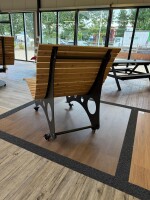 Das Einsitzer Waldsofa, Motiv: Kreise (Holz: Kan. Lärche), 2 Untergestelle aus + Beschichtung / Oberfläche Grundiert + Pulverbeschichtet - DB 703 Anthrazit, Format ca.: B 90 cm x H 50,5 / 107 cm x T 152 cm