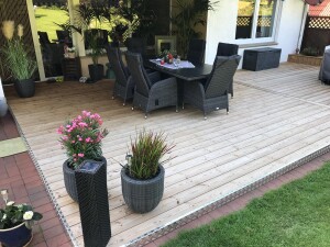 26 x 140 mm Thermisch modifizierte Kiefer, eins. Gebüstet / Rückseite glatt geh. Mit Clip-Nut, ROG-Clip (RC-01 & T3601), Längen:300 bis 540 (alle 30 cm) je nach Verfügbarkeit (Eingabe bei Bestellung / Menge = Lfm.)