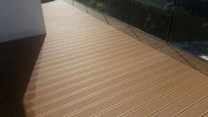 24 x 142 x 4950 mm VIVADECK® Terrassendielen WPC, Ovalhohlkammer-Profil, Kombiprofil mit seitlicher Clip-Nut für VD012 & T3601, Bangkira (Abrechnung nach Lfm.)