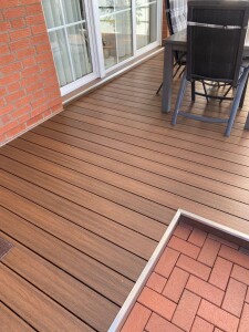 23 x 138 x 5000 mm WPC Theva CoEx Terrassendiele Braun, semi-Massiv / Hohlkammer, Oberfläche strukturiert, beidseitig verwendbar