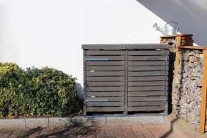 Müllbox mit Rhombusleisten, Fi. Granit2 Tonnen...